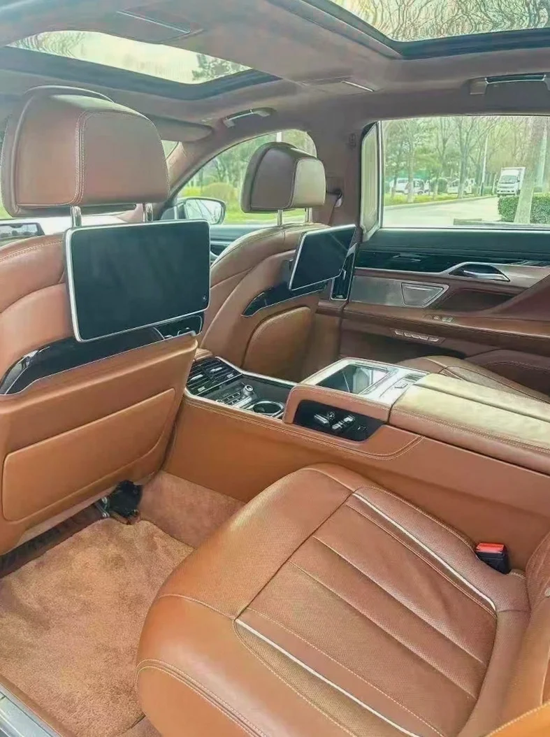 宝马7系 后面外观二