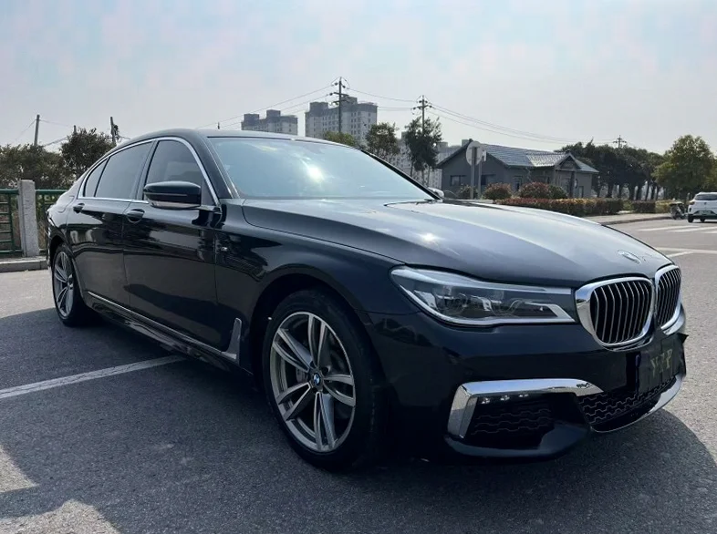 宝马7系 正面外观二