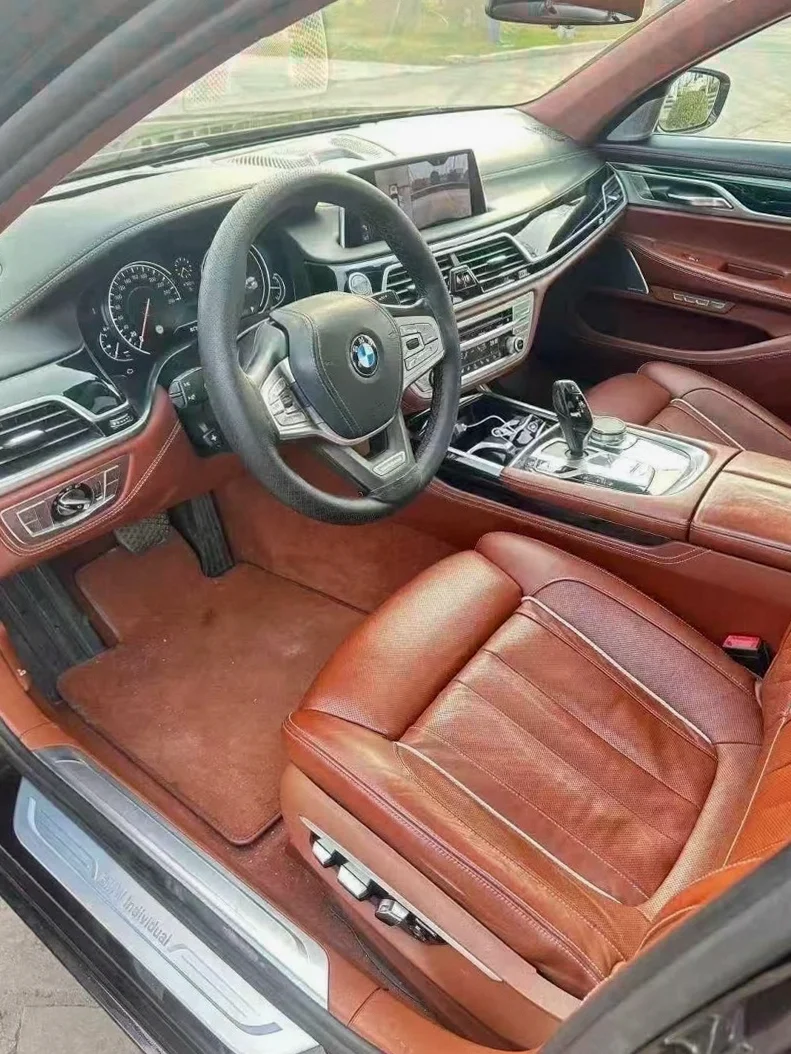 宝马7系 后面外观三