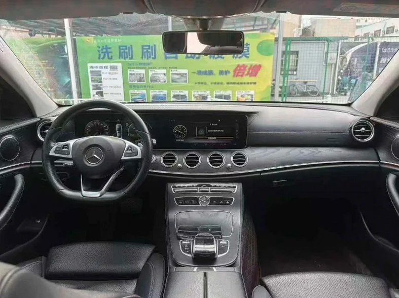 奔驰E 内饰前排