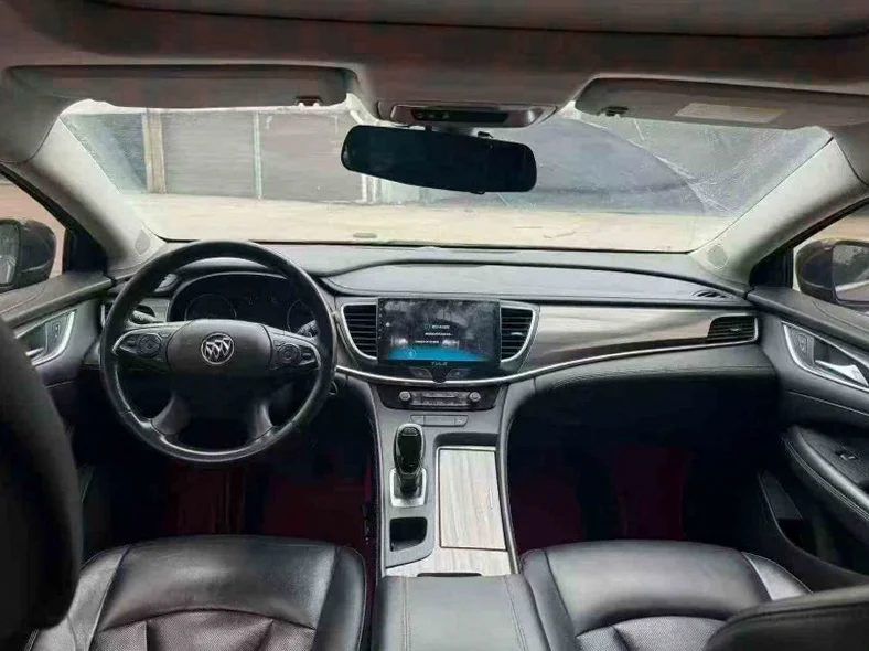 别克君越 后面外观一