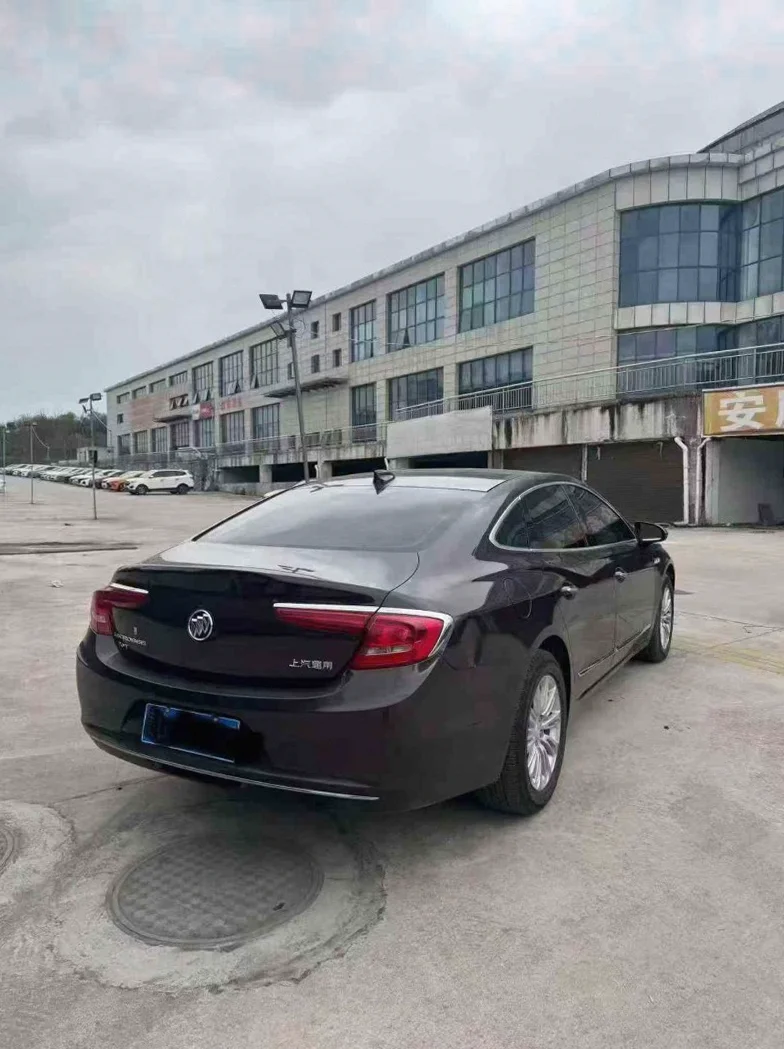 别克君越 内饰前排