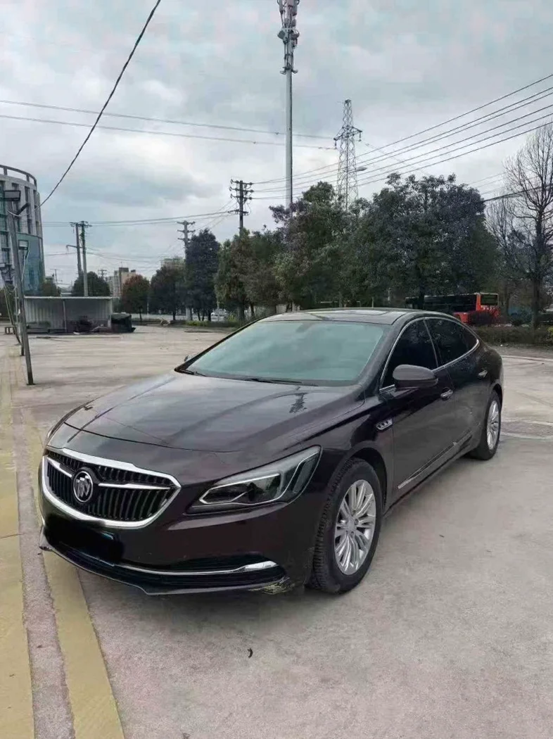 别克君越 后面外观三