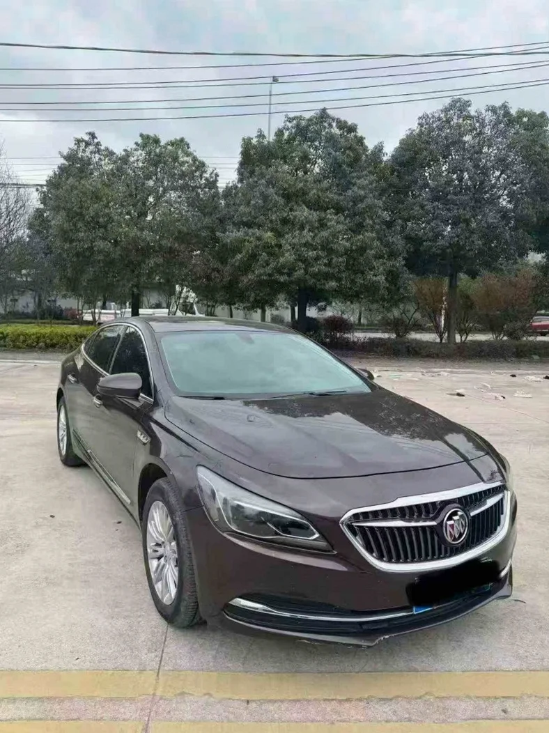 别克君越 正面外观二