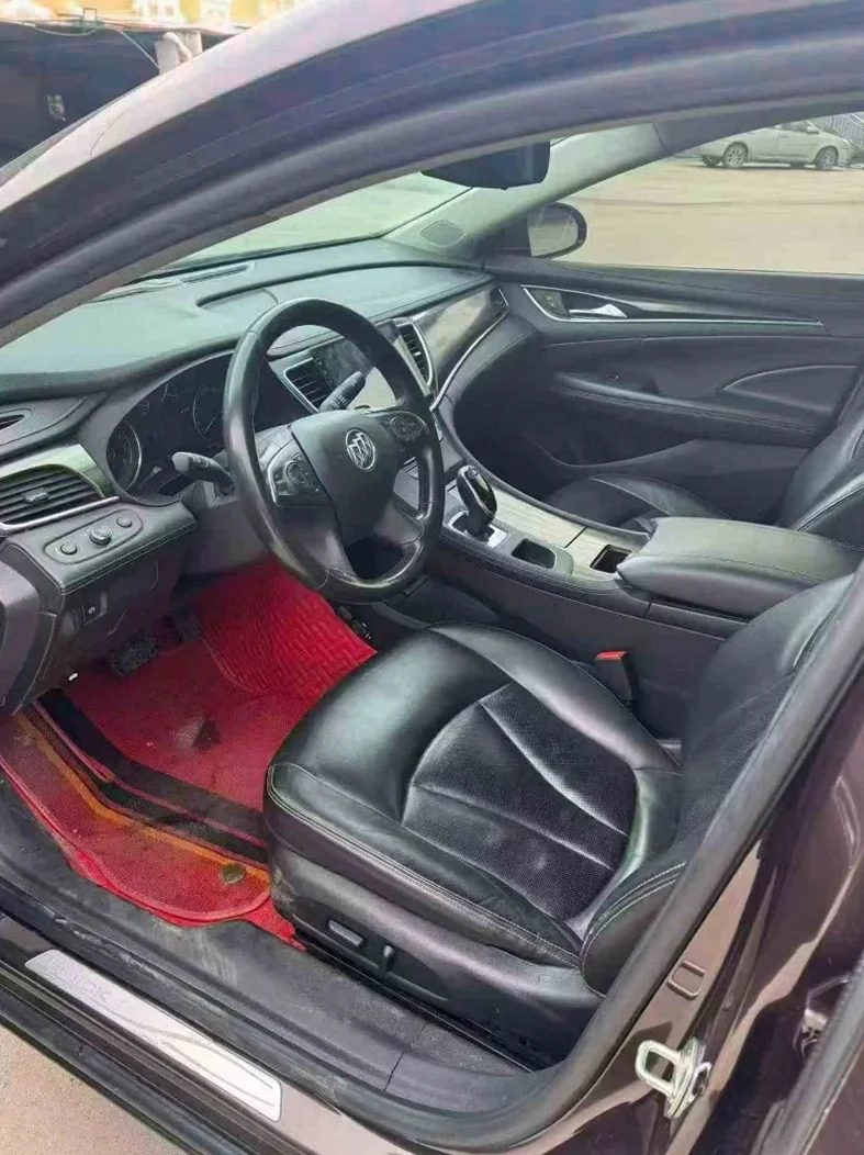 别克君越 后面外观二