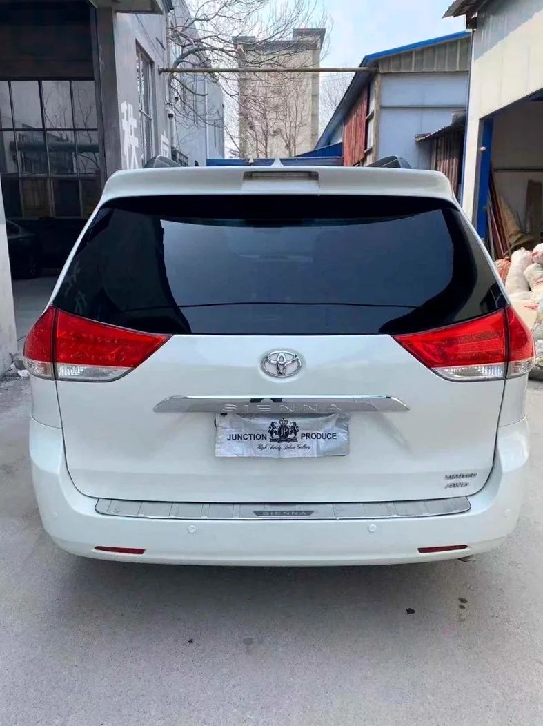 丰田塞纳 驾驶室