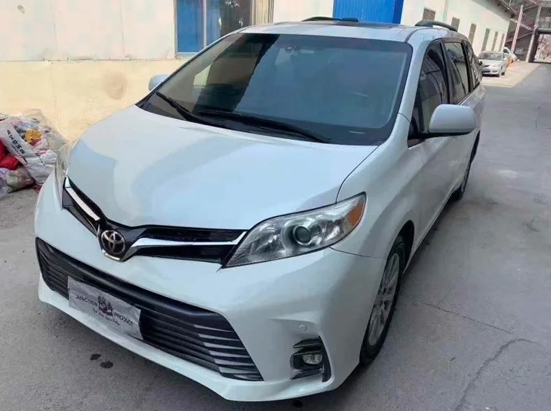 丰田塞纳 正面外观三