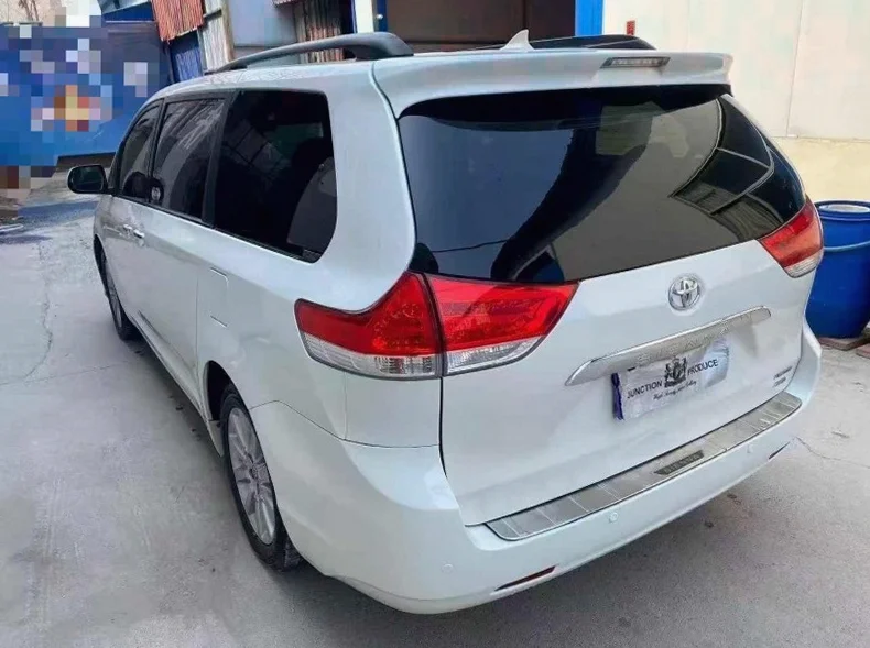 丰田塞纳 内饰后排