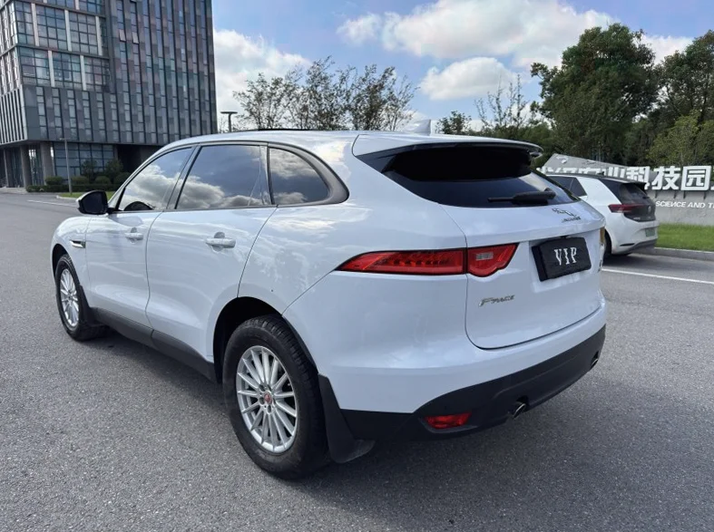 捷豹F-PACE 后面外观三