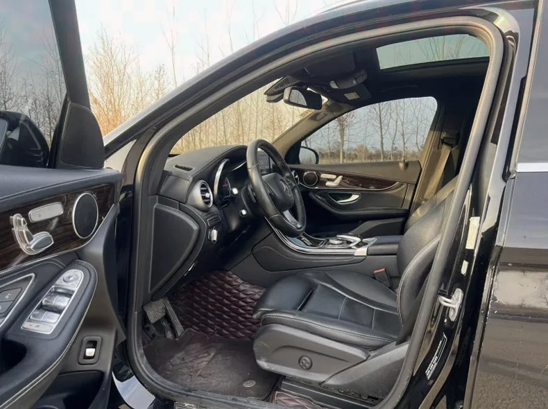 奔驰GLC 后面外观一