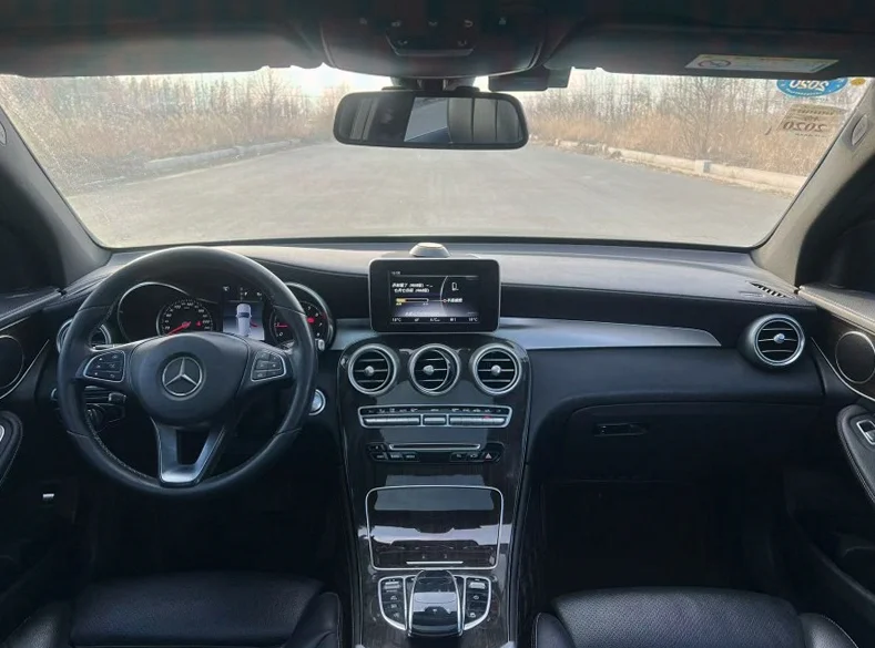 奔驰GLC 内饰前排