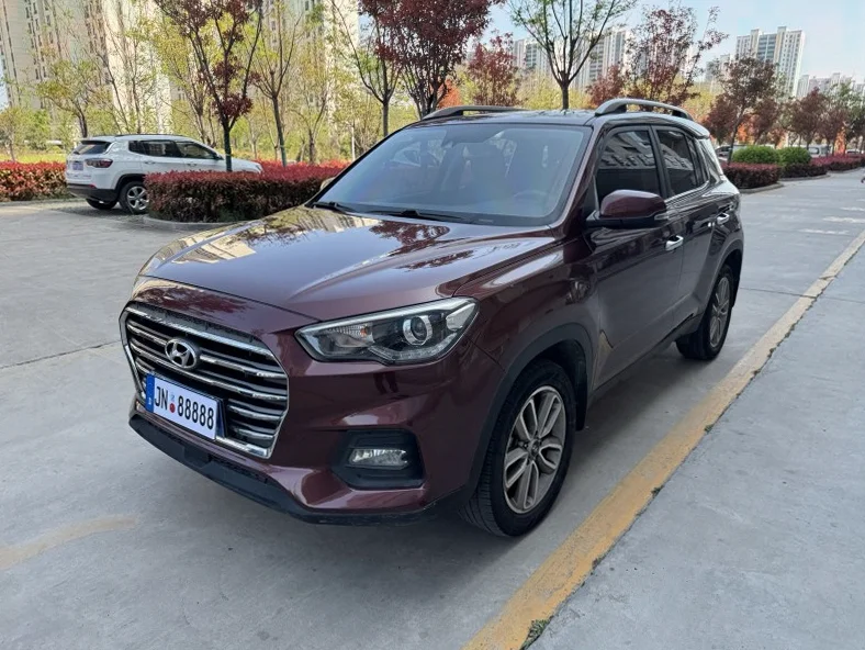 现代ix35 正面外观二