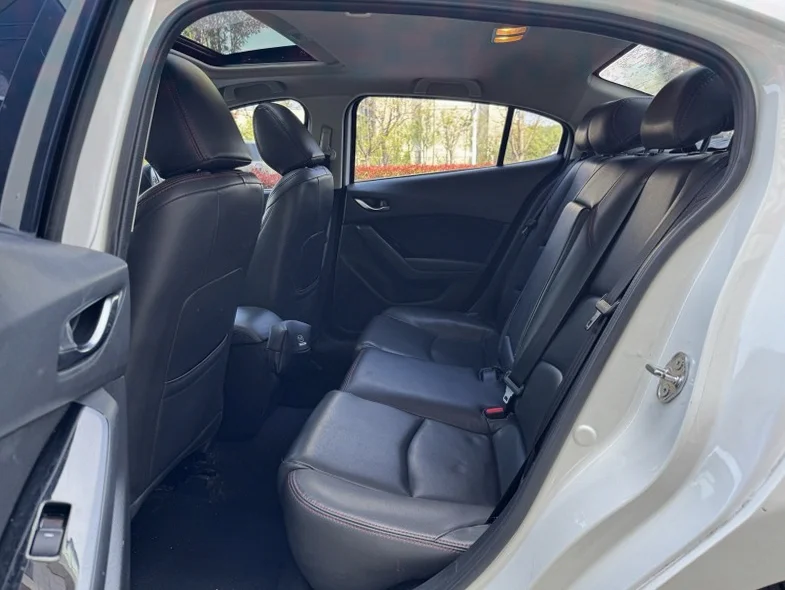 日产天籁 后面外观三