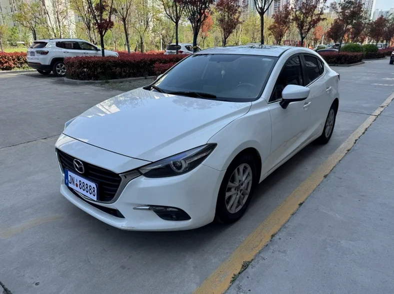 日产天籁 正面外观二