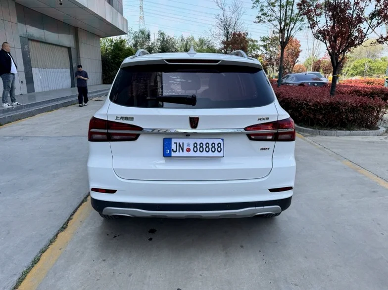 荣威RX5 内饰后排