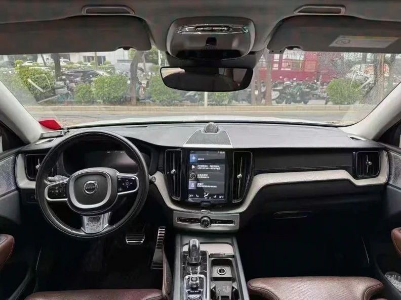 沃尔沃XC60 正面外观三