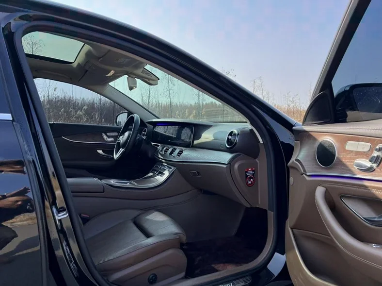 奔驰C 内饰后排