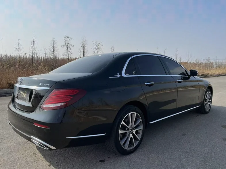 奔驰C 后面外观三