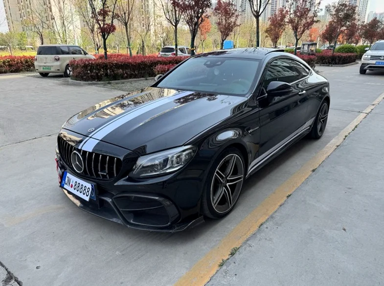 奔驰C 正面外观二