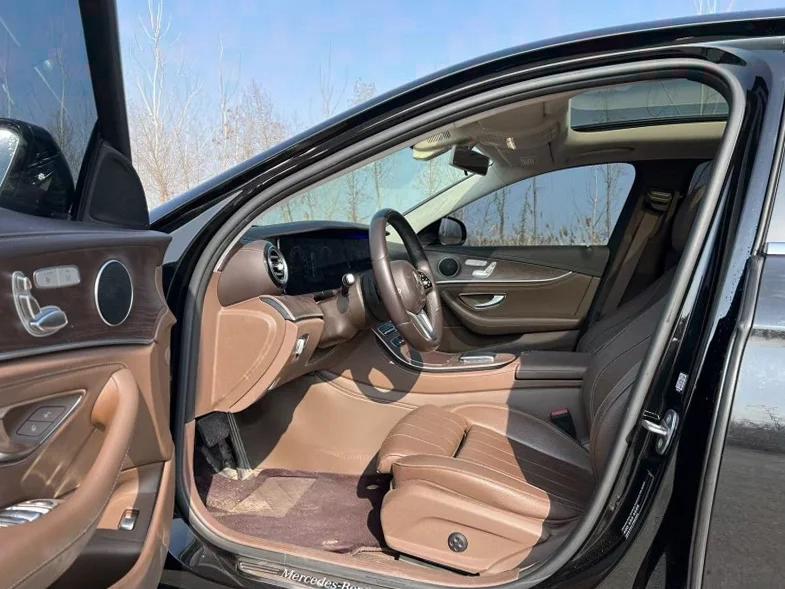 奔驰C 正面外观三