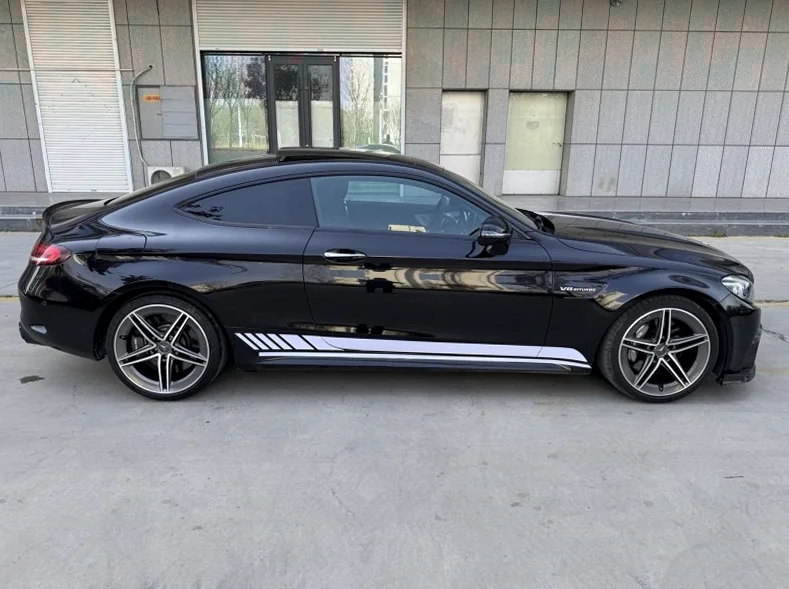 奔驰C 后面外观一