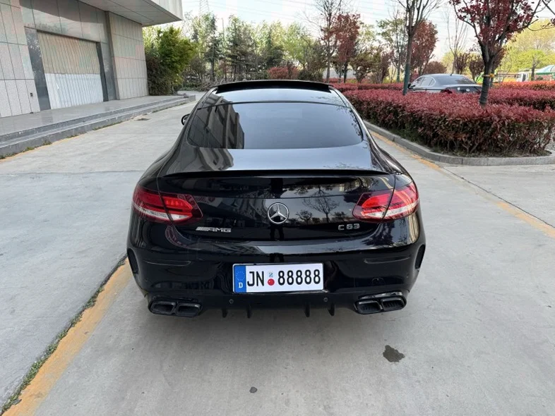 奔驰C 后面外观二