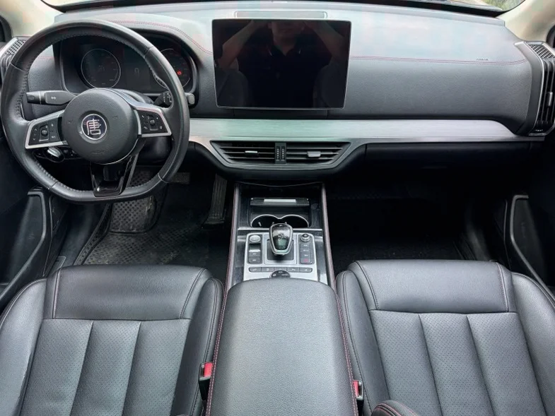 比亚迪唐 内饰前排