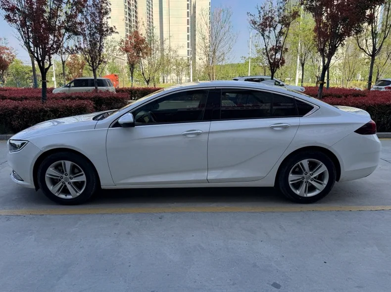 别克君威 正面外观三