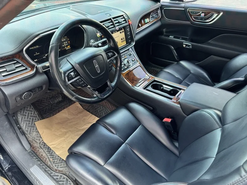 林肯大陆 驾驶室