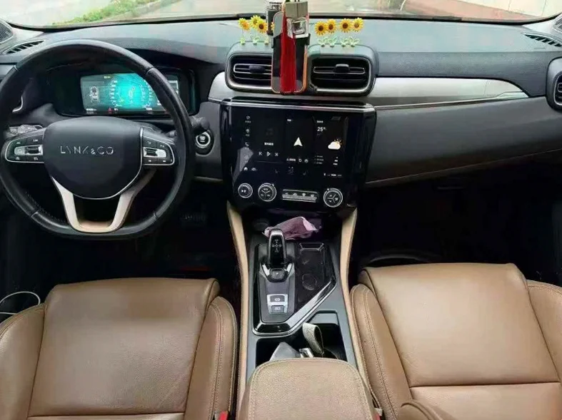 领克03 后面外观一