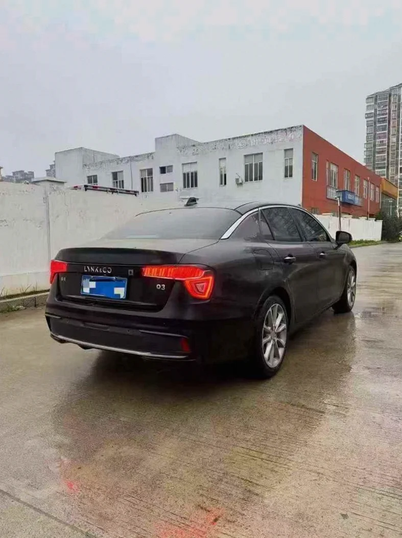 领克03 内饰前排