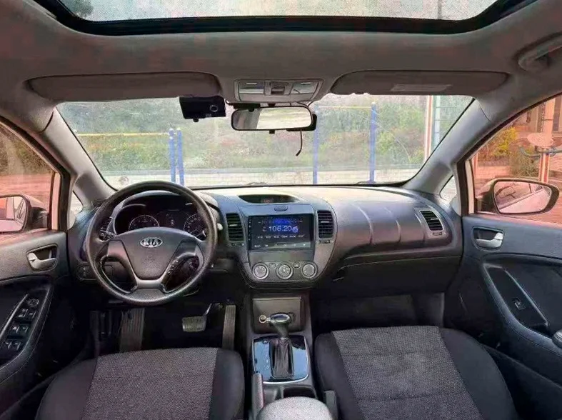 起亚K3 后面外观一