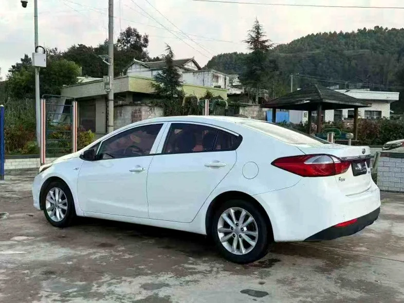 起亚K3 正面外观三