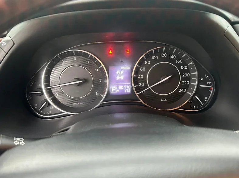 日产途乐 后面外观一