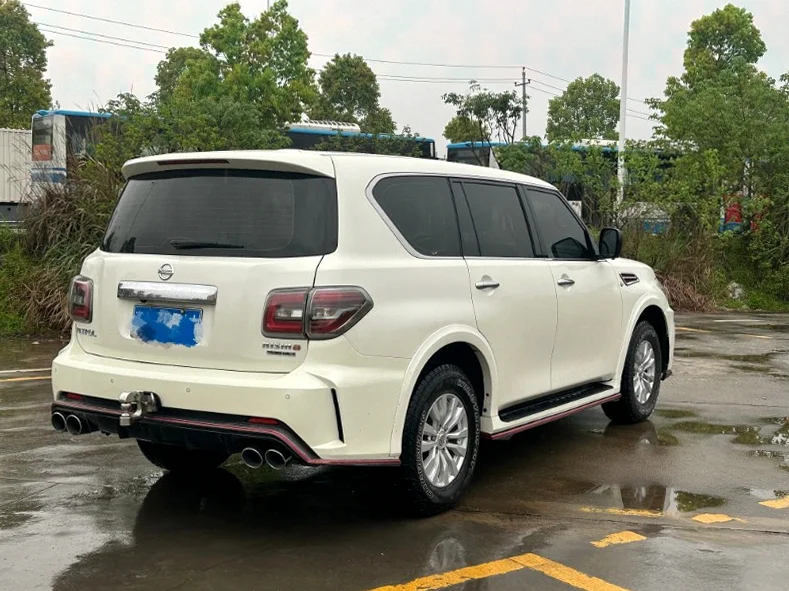 日产途乐 驾驶室