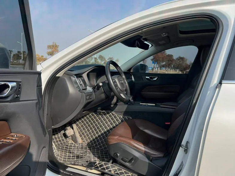 沃尔沃XC60 后面外观一