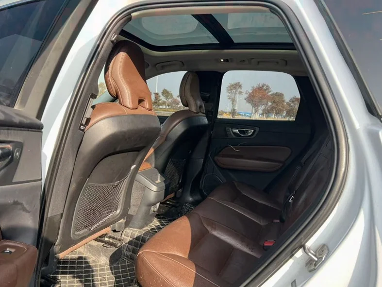 沃尔沃XC60 驾驶室