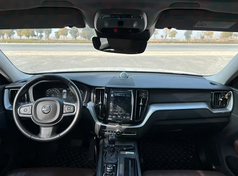沃尔沃XC60 内饰前排