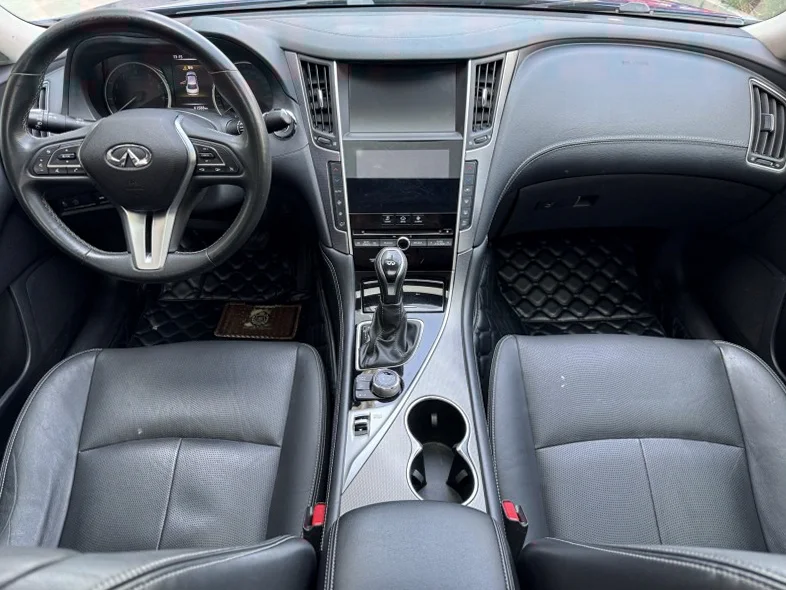 英菲尼迪Q50L 内饰前排