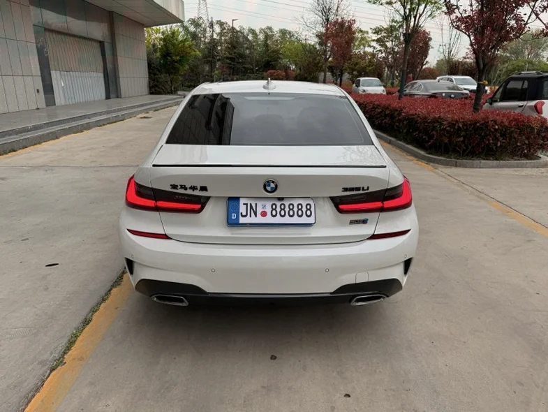 宝马3系 后面外观二