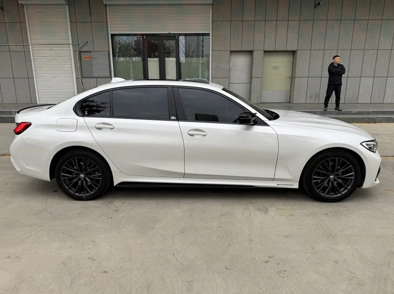 宝马3系 后面外观一