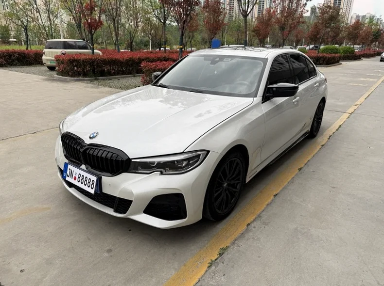 宝马3系 正面外观二