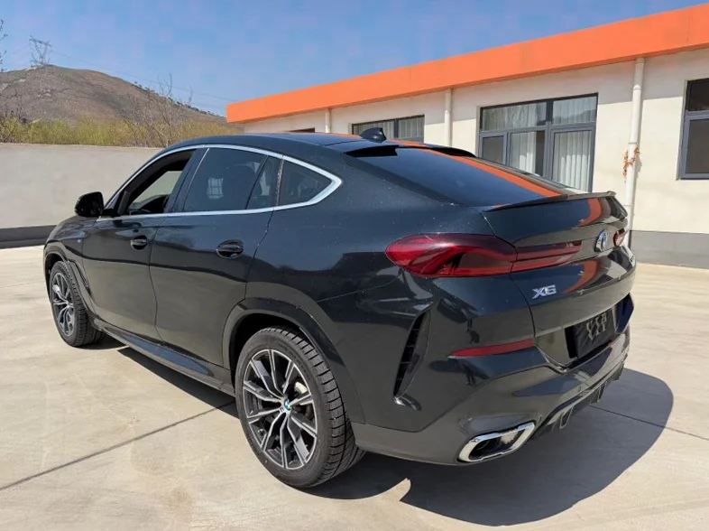 宝马X6 内饰后排