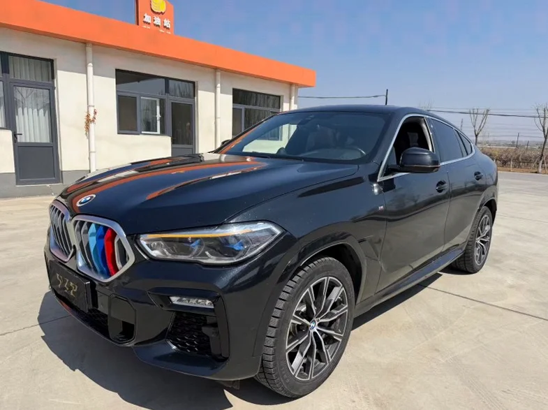 宝马X6 正面外观二