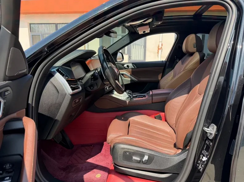 宝马X6 后面外观一