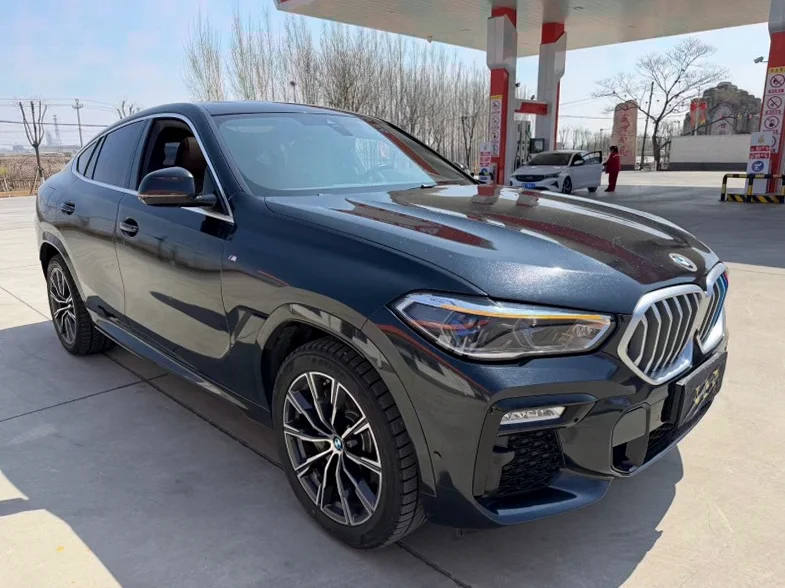 宝马X6 正面外观三