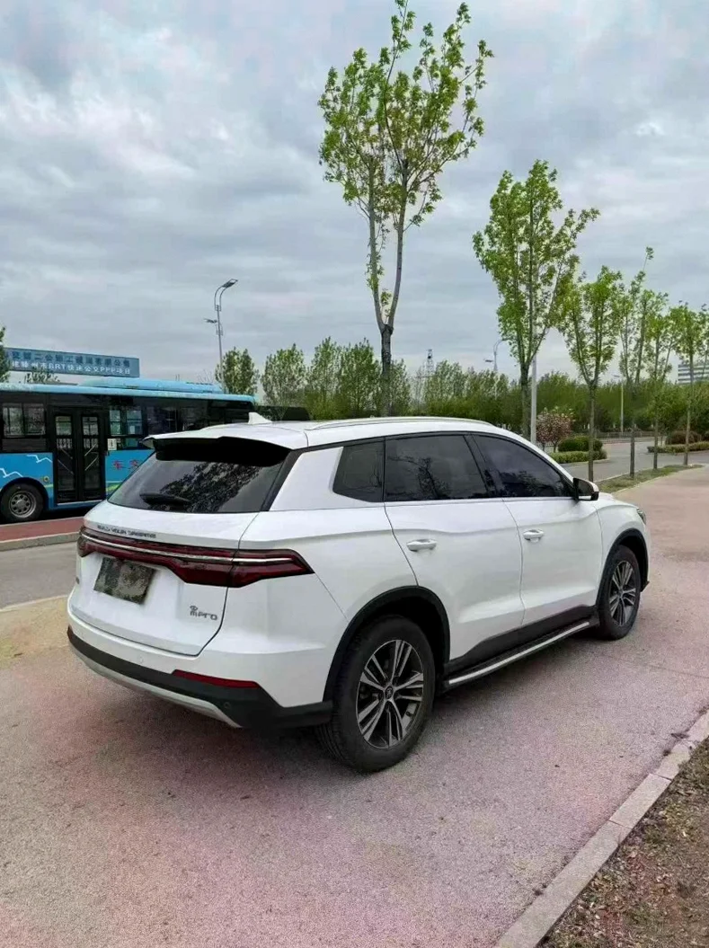 比亚迪宋 内饰后排