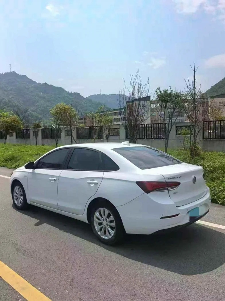 别克英朗 内饰前排