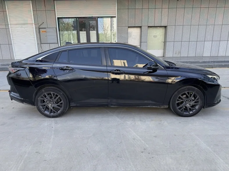 东风奕炫 正面外观三