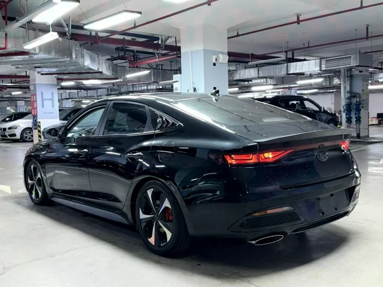 现代菲斯塔 内饰后排